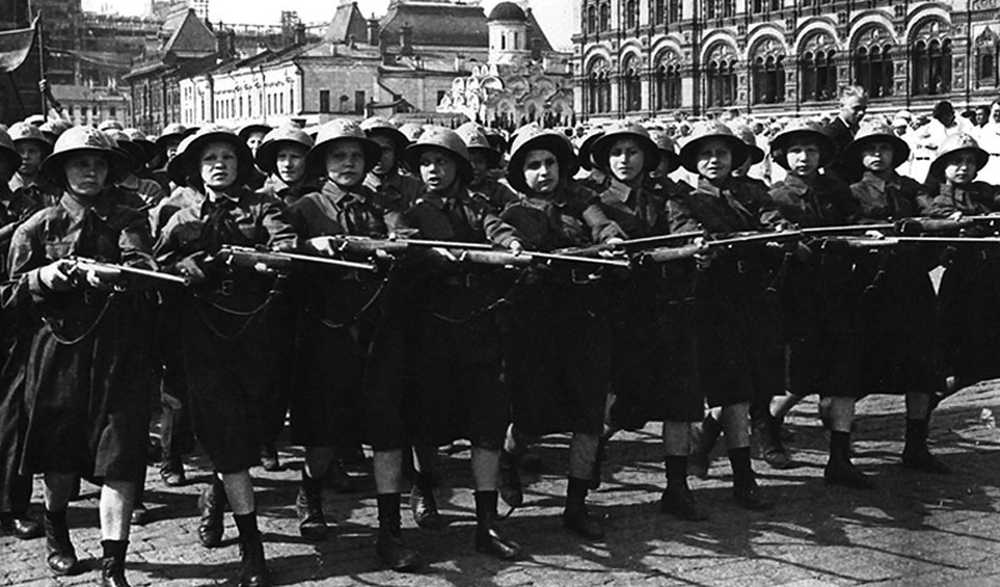 Советские солдаты на параде. Немцы на параде в Москве 1941. Парад РККА 1940. Парад РККА 1939 Москва. Парад РККА 1 мая 1941.