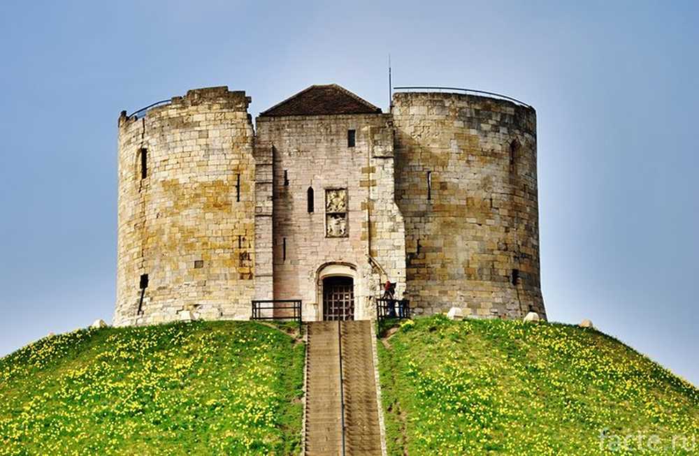 Round castle. Йорк крепость. Йоркский замок Англия доклад.