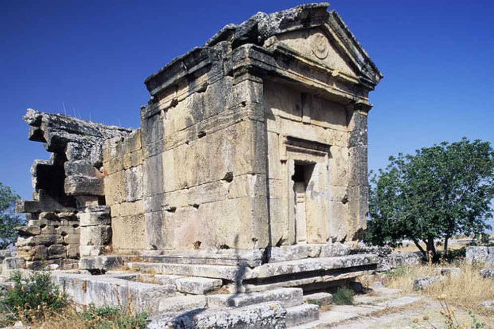 Ancient gates. Элида храм Плутона. Храм Плутона в Иераполисе. Врата богов. Врата Гадеса.