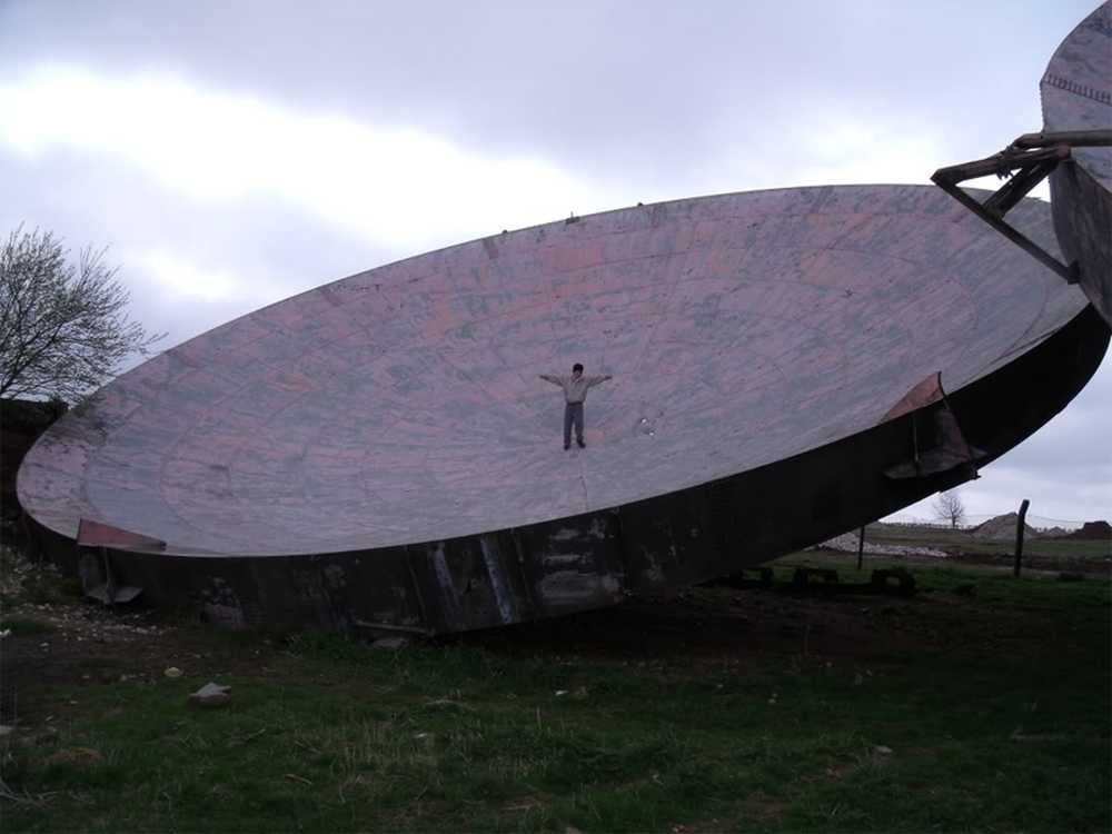 Объект прошлый. Гигантская тарелка. Самая огромная тарелка в мире. Заброшенные огромные тарелки под Питером. Военный объект Варна.