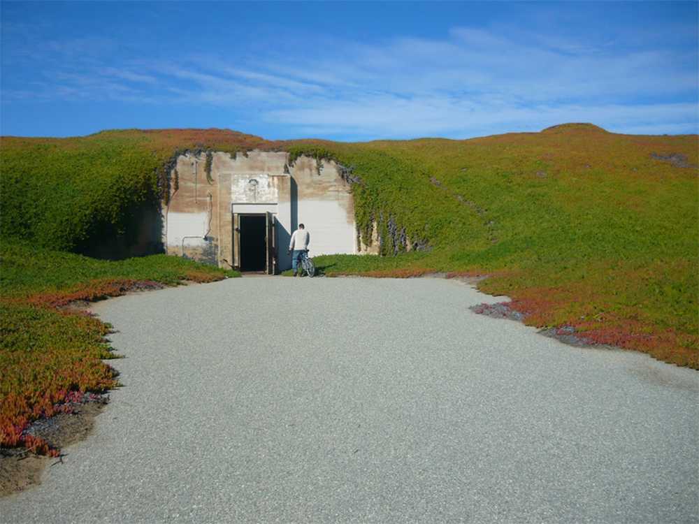 Bunker. Гора Ямантау бункер. Янгантау бункер. Бункер греческий остров США. Бункер в горах Урала.